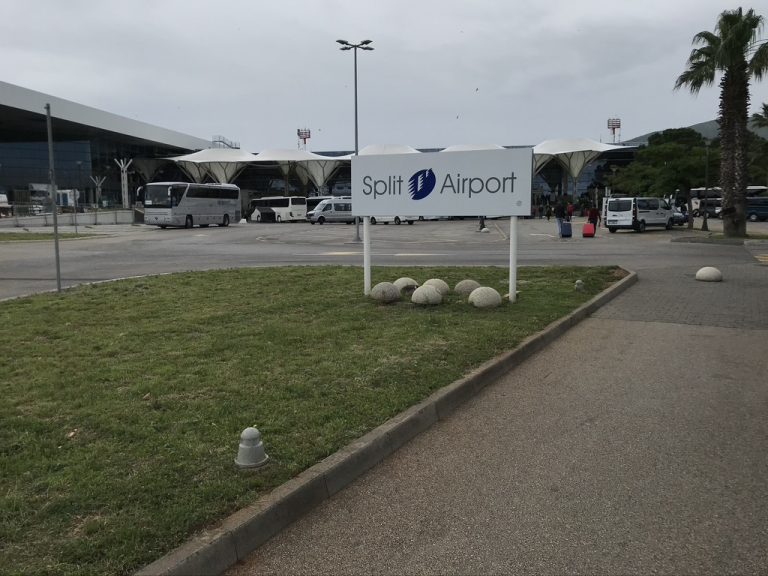 Split Airport
